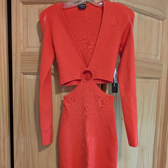 NWT Bebe Women's Side Cutout Ring Detail Dress Size Medium - Picture 1 of 4